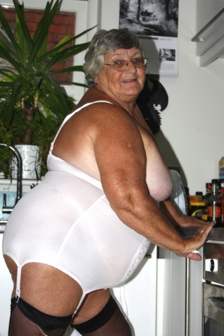 Grandma Libby nude picture