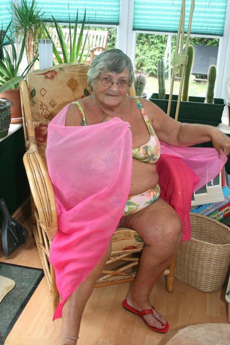 hairy granny undress porno picture