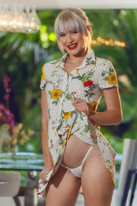 Jessie Saint sex images