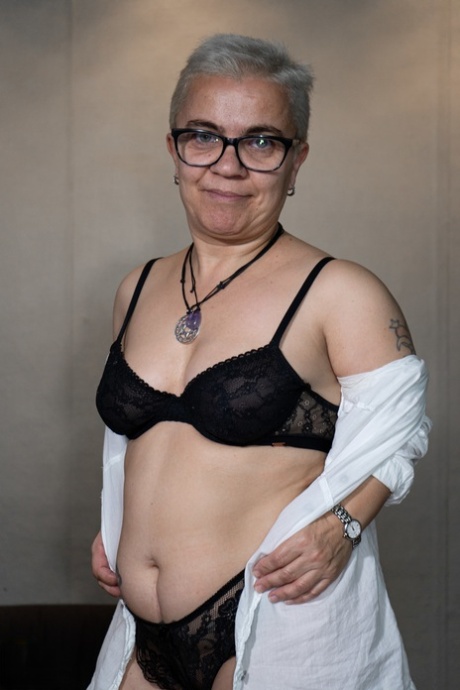 lesbian cruch on older woman nude pictures