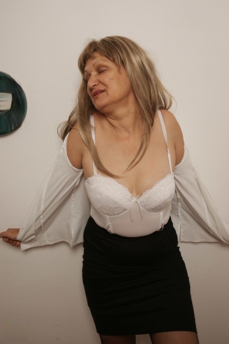 older mature woman deep anal
